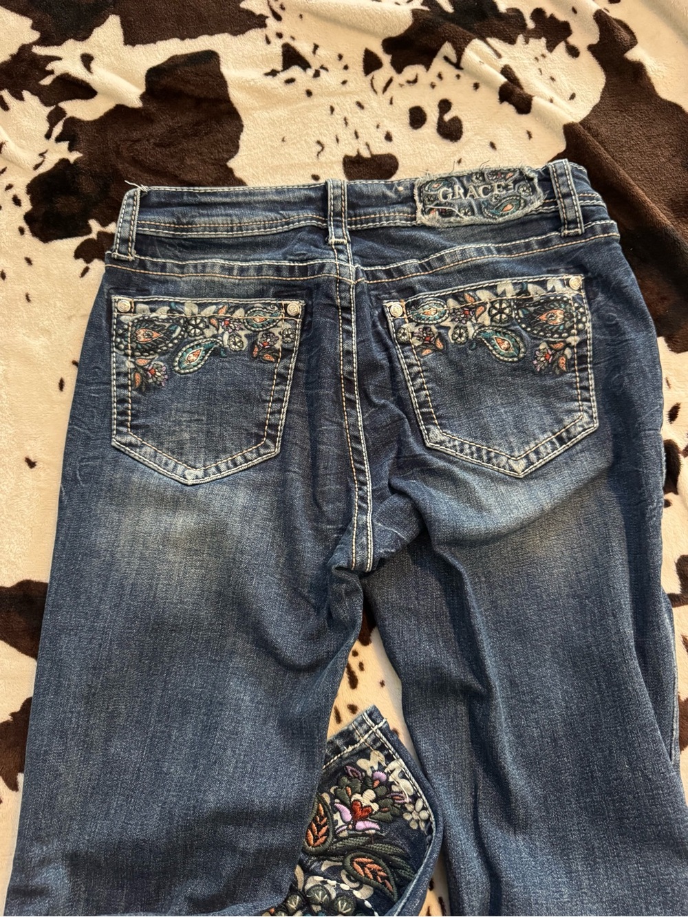 Grace Blue Denim Flare Jeans with Multicolor Paisley Embroidery - Picture 4 of 9